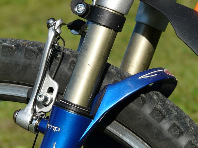 自転車のブレーキは前輪の方が制動力が強いので要注意！